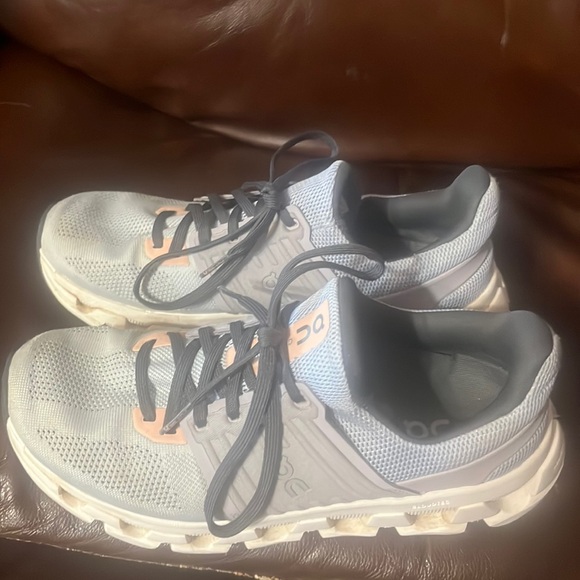 On Running Shoes - On Cloud Athletic Shoes for Women! EXCELLENT CONDITION